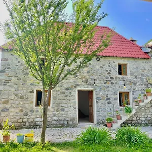 guesthouse-gjovalin-lokthi.albaniahotels.org/